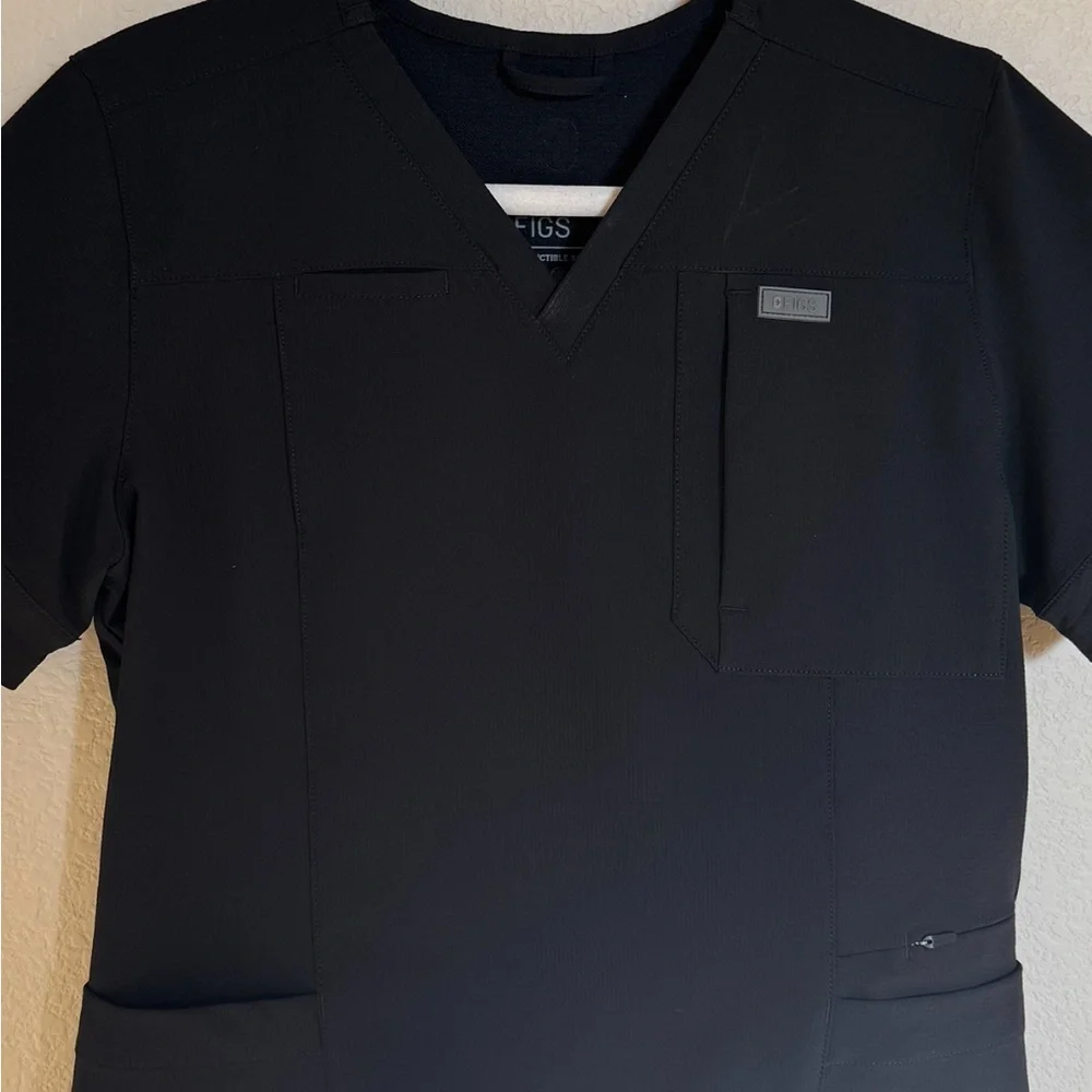 FIGS Indestructible Slim V Neck Scrub‎ Top Sz M 5 Pockets Nurse